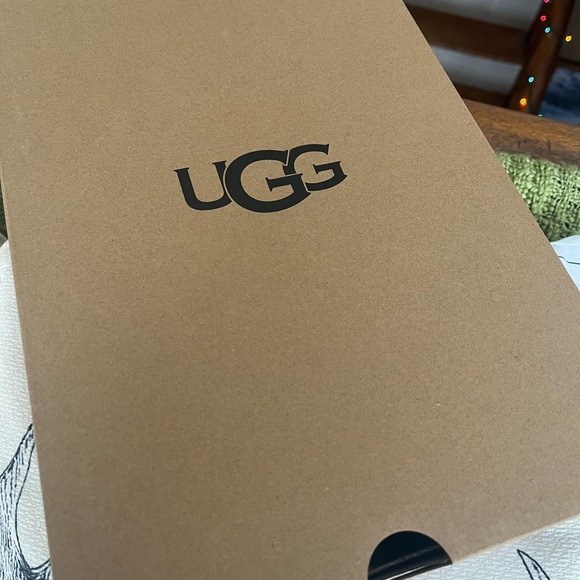 Pink Valentine’s Day Uggs ! Straight from Uggs ! - Picture 6 of 8